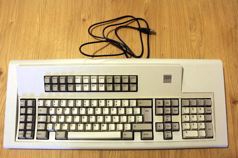 teclado-ibm-model-m-1390890.jpg