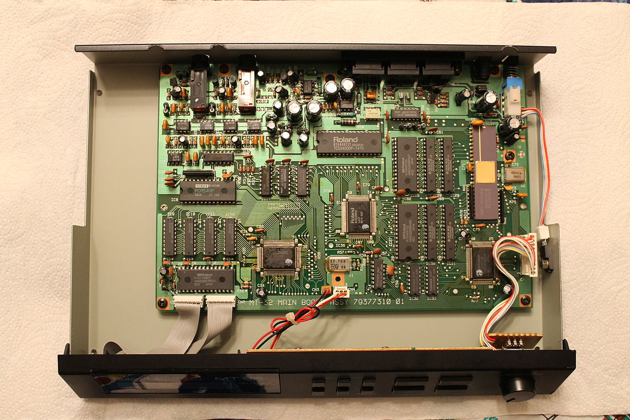 1280px-Roland_MT-32_Oldtype_Revision_1_PCB_View.jpg
